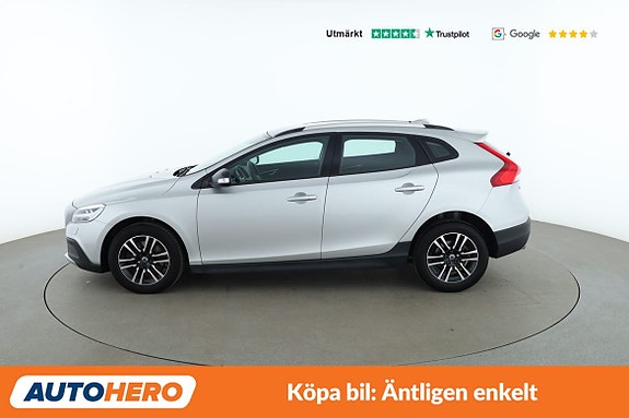 Volvo V40 Cross Country 2 of 5