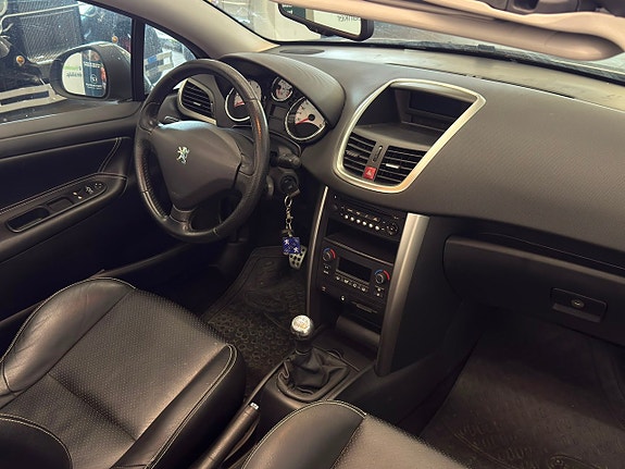 Peugeot 207 CC 10 of 15