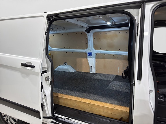 Ford Transit Custom 12 of 17