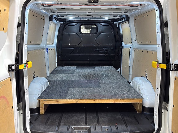 Ford Transit Custom 13 of 17