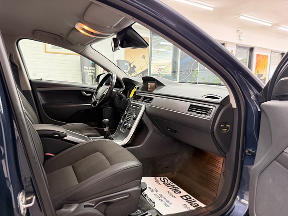 Volvo V70 11 of 29