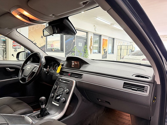 Volvo V70 13 of 29