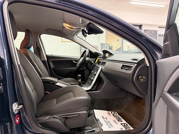 Volvo V70 12 of 29