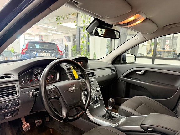 Volvo V70 24 of 29