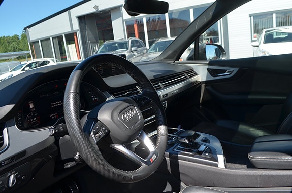 Audi Q7 9 of 30