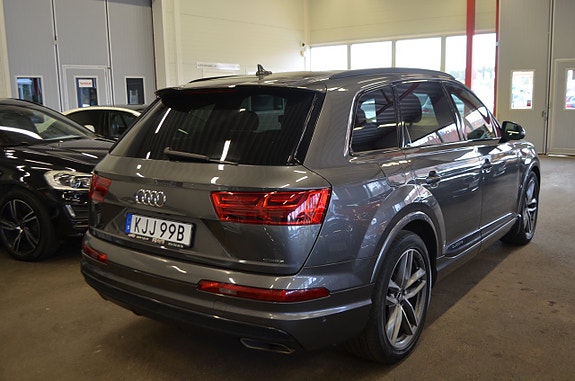 Audi Q7 8 of 30