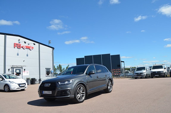 Audi Q7 2 of 30