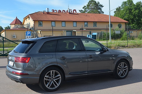 Audi Q7 12 of 30