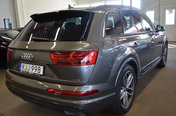 Audi Q7 30 of 30