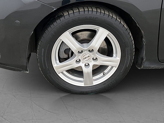 Toyota Auris 27 of 30