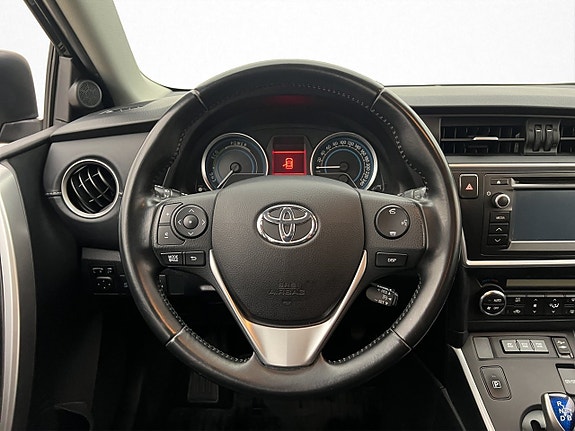 Toyota Auris 12 of 30