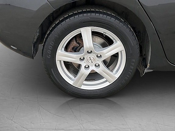 Toyota Auris 29 of 30