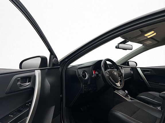 Toyota Auris 10 of 30