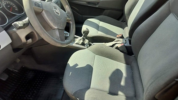 Opel Astra 13 of 13