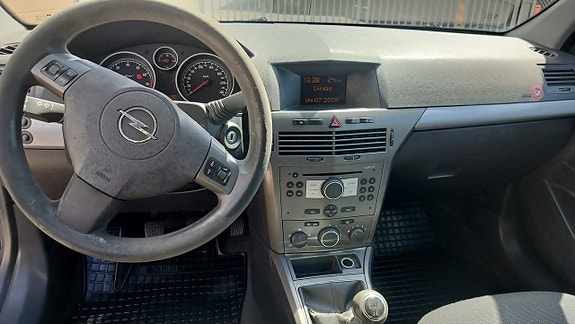 Opel Astra 11 of 13