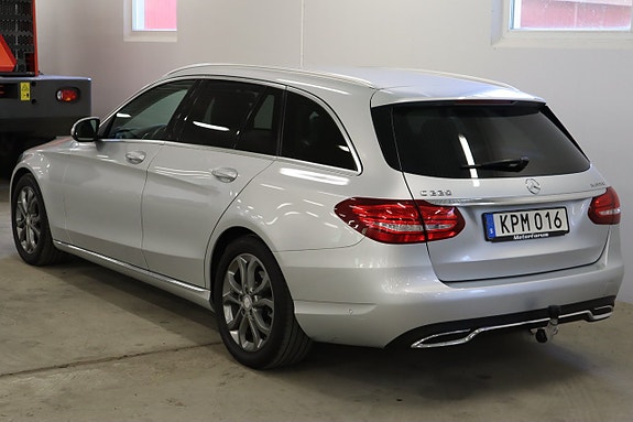 Mercedes-Benz C220 d 2 of 26