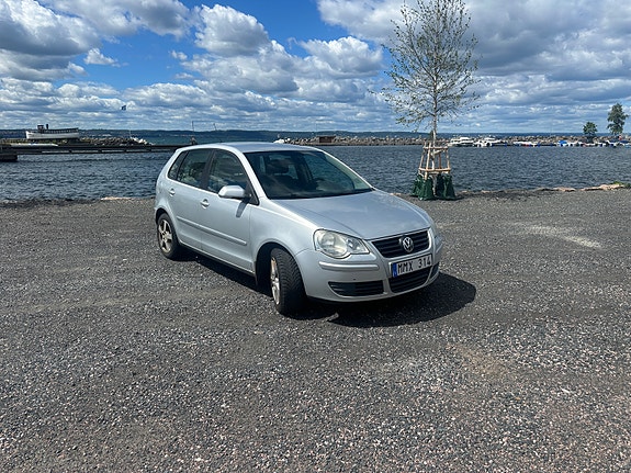 Volkswagen Polo 2 of 5