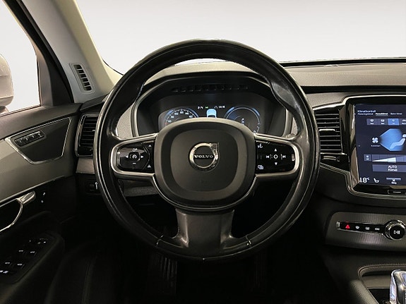 Volvo XC90 13 of 26