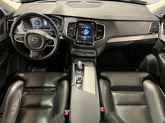 Volvo XC90 11 of 26