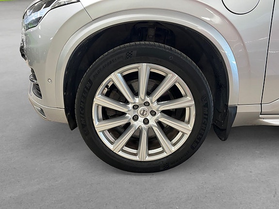 Volvo XC90 8 of 26