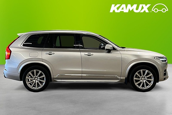 Volvo XC90 2 of 26