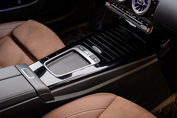 Mercedes-Benz CLA250 e 27 of 30