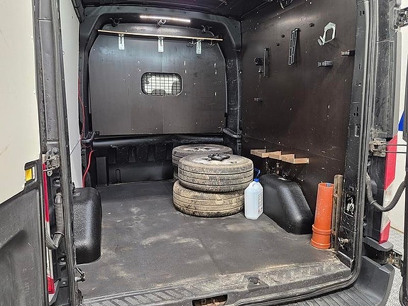 Ford Transit 8 of 9
