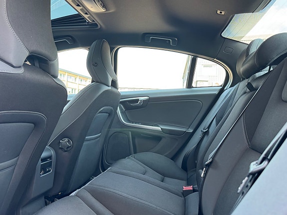 Volvo S60 15 of 18