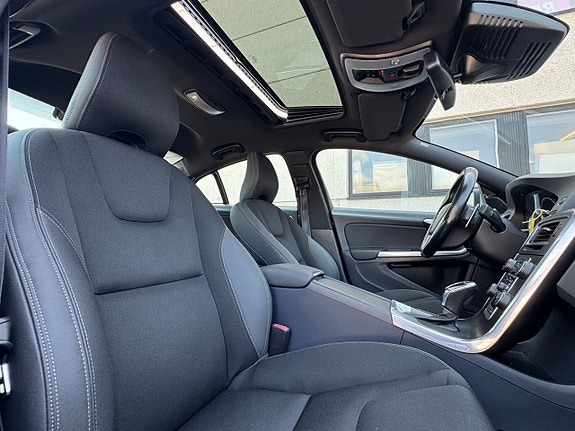 Volvo S60 13 of 18