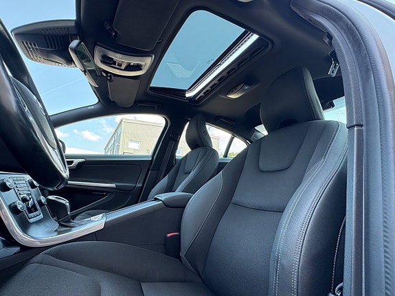 Volvo S60 4 of 5