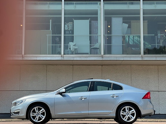 Volvo S60 2 of 5