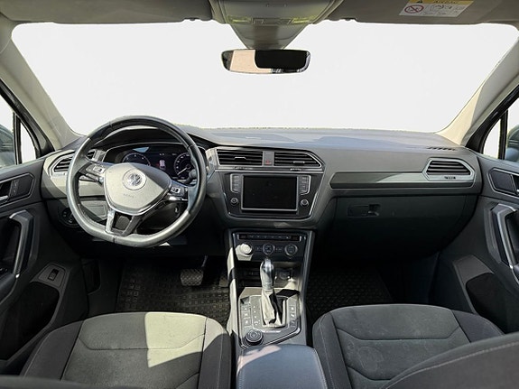 Volkswagen Tiguan 4 of 5