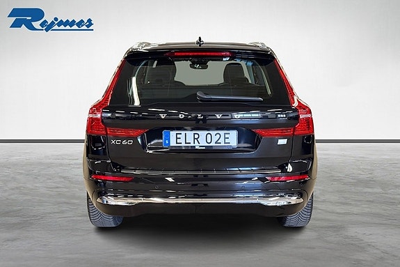 Volvo XC60 3 of 5