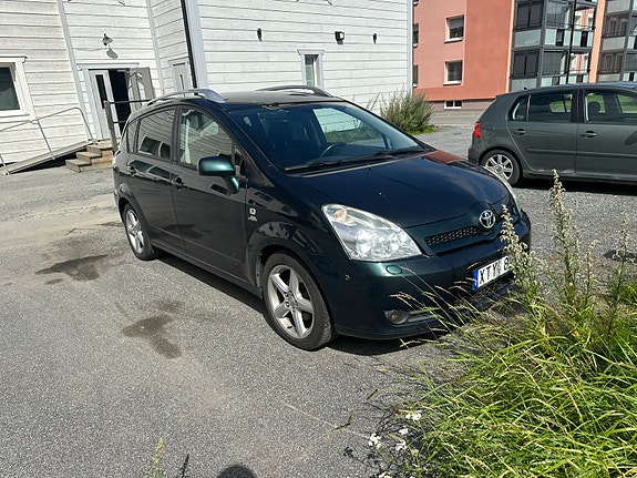 Toyota Corolla Verso 3 of 5