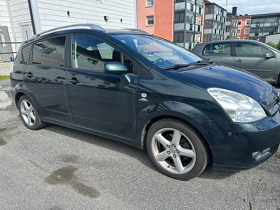Toyota Corolla Verso 4 of 5