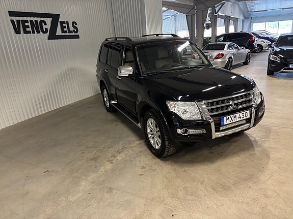 Mitsubishi Pajero 2 of 5