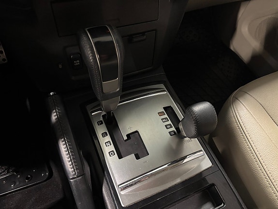 Mitsubishi Pajero 10 of 12