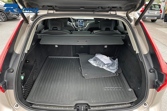Volvo XC60 11 of 23