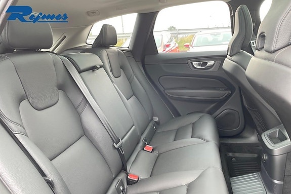 Volvo XC60 16 of 23
