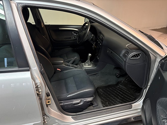 Volvo V40 10 of 13