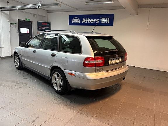 Volvo V40 8 of 13