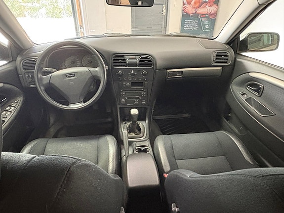 Volvo V40 11 of 13