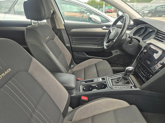 Volkswagen Passat Alltrack 3 of 4