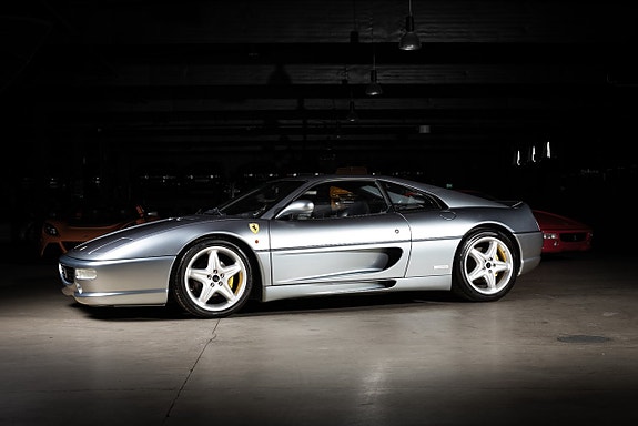 Ferrari 355 4 of 5