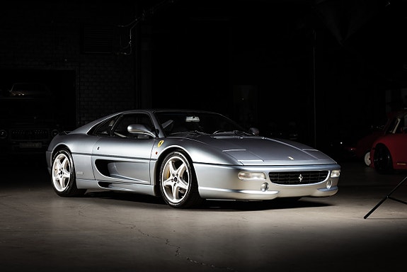 Ferrari 355 8 of 30