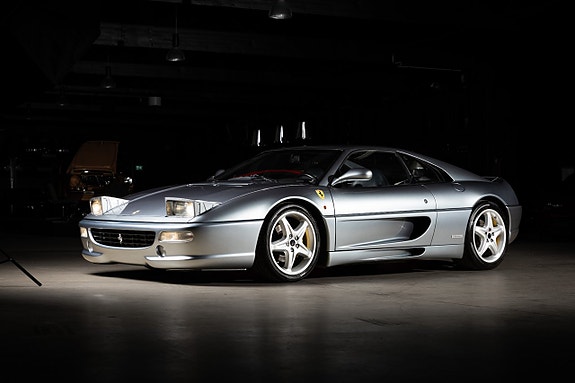 Ferrari 355 2 of 5