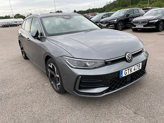 Volkswagen Passat 2 of 5