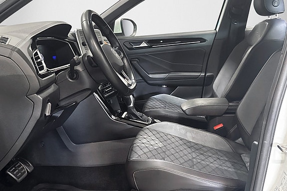 Volkswagen T-Roc 8 of 30