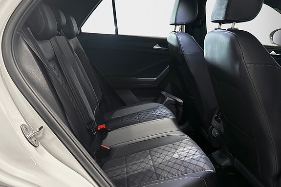 Volkswagen T-Roc 16 of 30