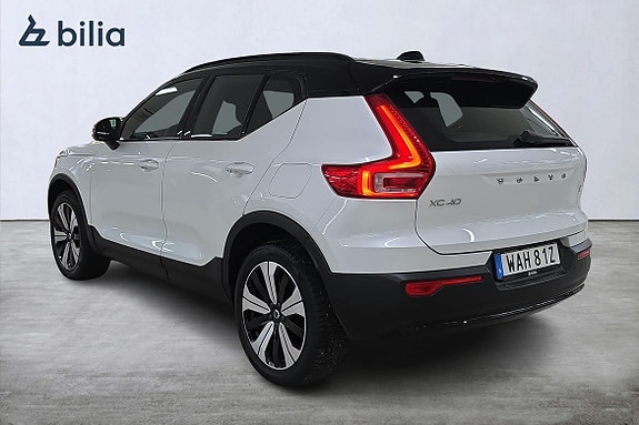 Volvo XC40 2 of 5